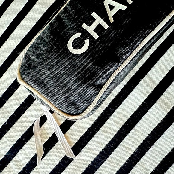 Authentic CHANEL canvas beauty pouch vintage rare - Picture 2 of 13